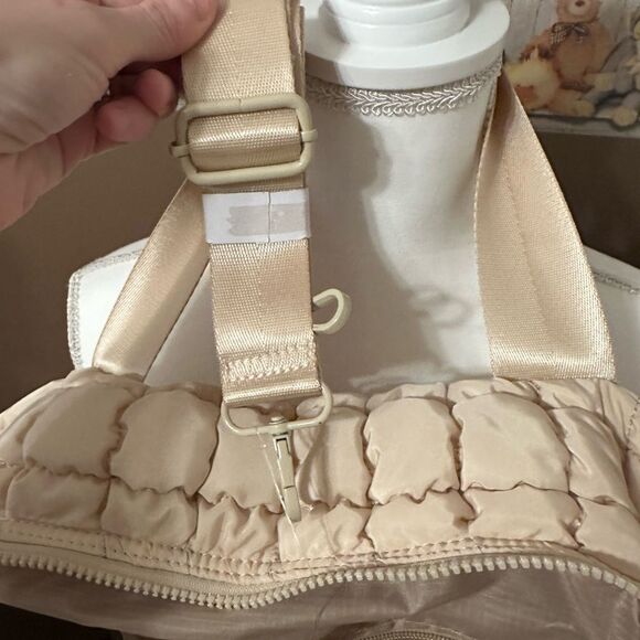 Urban expressions Elegant Cream Quilted Women's Bag NWT - Picture 8 of 8